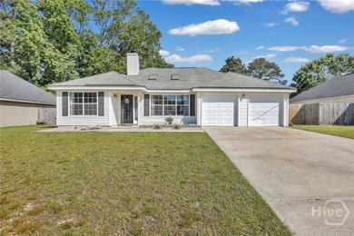 Welcome home to Kings Grant, where comfort, convenience, and - photo 1