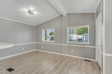 Beautifully fully remodeled double-wide mobile home in a highly - photo 4