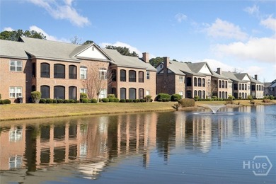 This luxury condo in Richmond Hill's exclusive gated community - photo 1