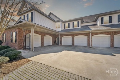 This luxury condo in Richmond Hill's exclusive gated community - photo 2