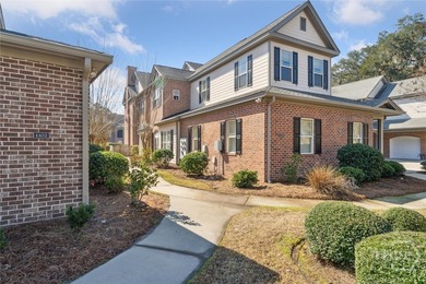 This luxury condo in Richmond Hill's exclusive gated community - photo 3