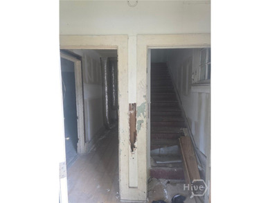 INVESTOR SPECIAL! This 4 bedroom 2 bathroom property can be made - photo 3