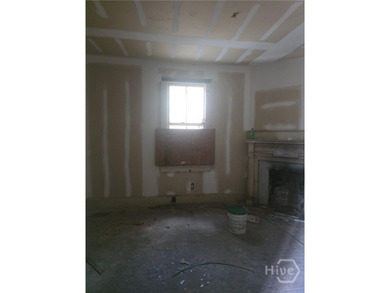 INVESTOR SPECIAL! This 4 bedroom 2 bathroom property can be made - photo 5