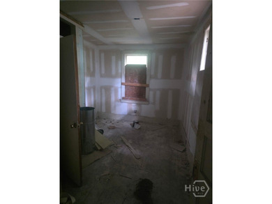 INVESTOR SPECIAL! This 4 bedroom 2 bathroom property can be made - photo 7