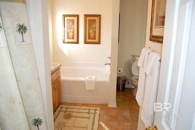 BACK ON THE MARKET! NEW PRICE $824,900. Home Warranty! Lovely - photo 11