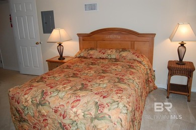 BACK ON THE MARKET! NEW PRICE $824,900. Home Warranty! Lovely - photo 12