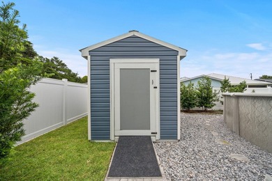 Cute and coastal! Built in 2018 and lovingly maintained by its - photo 29