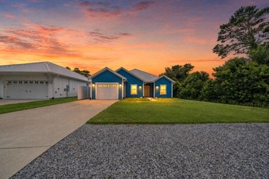 Cute and coastal! Built in 2018 and lovingly maintained by its - photo 37