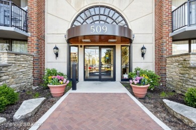 (private lake, pond, creek) Condo Active Under Contract in Naperville Illinois