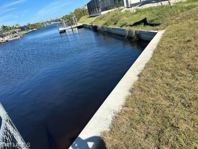 This corner, overside gulf access lot, has a new seawall - photo 2