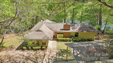(private lake, pond, creek) Home For Sale in Lugoff South Carolina