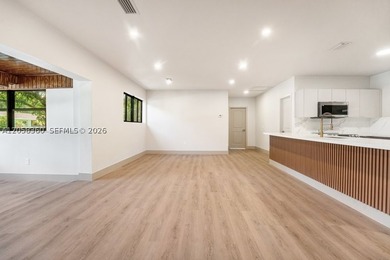 Welcome to this stunning 3-bedroom, 3-bathroom home tucked into - photo 5