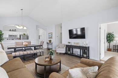 Beautiful and updated light bright third floor end unit in one - photo 11