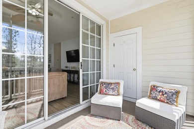 Beautiful and updated light bright third floor end unit in one - photo 18