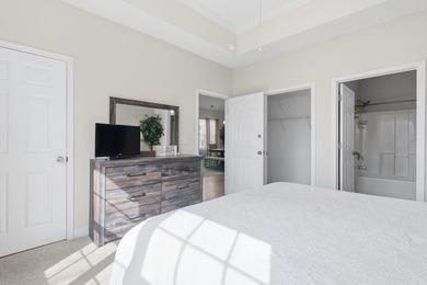 Beautiful and updated light bright third floor end unit in one - photo 20