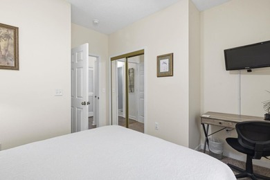 Beautiful and updated light bright third floor end unit in one - photo 25