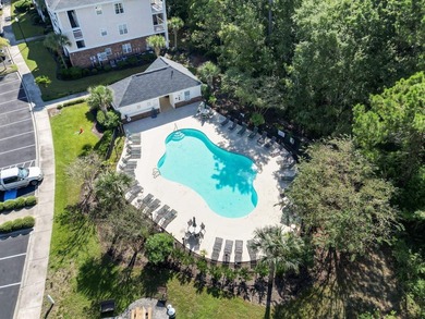 Beautiful and updated light bright third floor end unit in one - photo 28