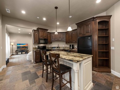 Beautiful home nestled in the picturesque mountains of Alpine - photo 33