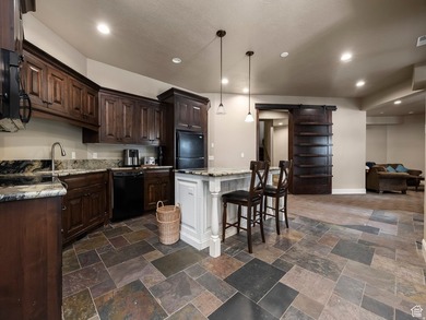 Beautiful home nestled in the picturesque mountains of Alpine - photo 34