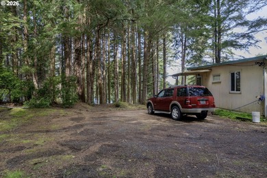 Situated between Woahink and Siltcoos Lakes, this wooded 1 - photo 12