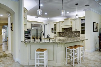 Luxury Condo in exclusive Outrigger Harbour with a light and - photo 13