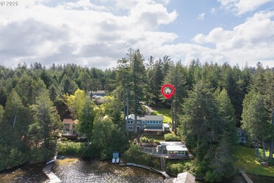 Situated between Woahink and Siltcoos Lakes, this wooded 1 - photo 13