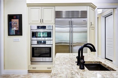 Luxury Condo in exclusive Outrigger Harbour with a light and - photo 16
