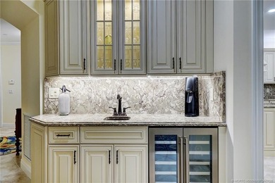 Luxury Condo in exclusive Outrigger Harbour with a light and - photo 19