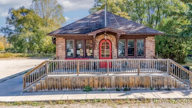 Lake Michigan - Delta County Commercial Active Under Contract in Gladstone Michigan