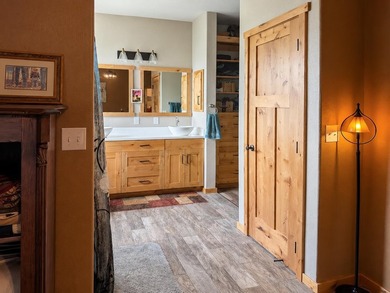 Gorgeous new home near Kettle Falls featuring beautiful custom - photo 22