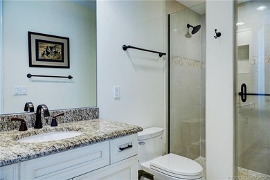 Luxury Condo in exclusive Outrigger Harbour with a light and - photo 22