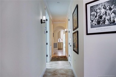 Luxury Condo in exclusive Outrigger Harbour with a light and - photo 23