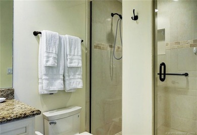 Luxury Condo in exclusive Outrigger Harbour with a light and - photo 32