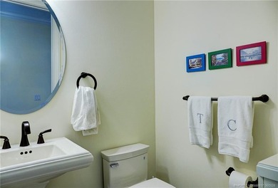 Luxury Condo in exclusive Outrigger Harbour with a light and - photo 34
