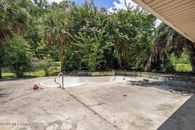 Experience the perfect balance of rustic elegance, privacy, and - photo 44