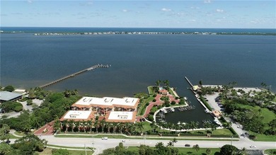 Luxury Condo in exclusive Outrigger Harbour with a light and - photo 48