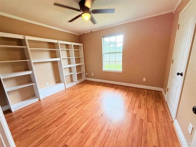 Welcome to this beautifully maintained 4-bedroom, 2-bath brick - photo 11