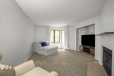 Welcome home to luxury, resort-style living at Glen Atrium - photo 11