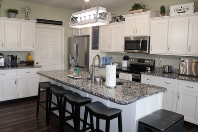 Outstanding Home in Desirable Cottonwood Road Area - Near New - photo 12