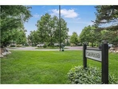 Welcome home to luxury, resort-style living at Glen Atrium - photo 18