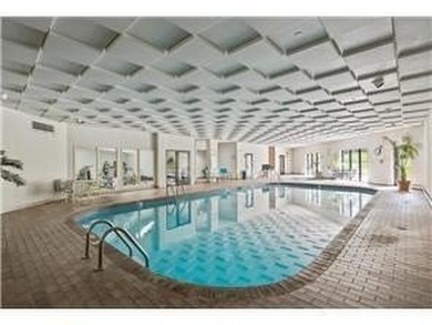 Welcome home to luxury, resort-style living at Glen Atrium - photo 19