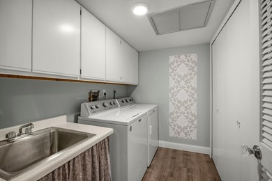 Welcome home to luxury, resort-style living at Glen Atrium - photo 22
