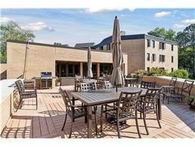 Welcome home to luxury, resort-style living at Glen Atrium - photo 25