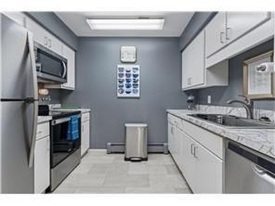 Welcome home to luxury, resort-style living at Glen Atrium - photo 29