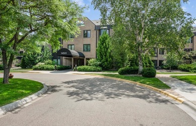 Welcome home to luxury, resort-style living at Glen Atrium - photo 40