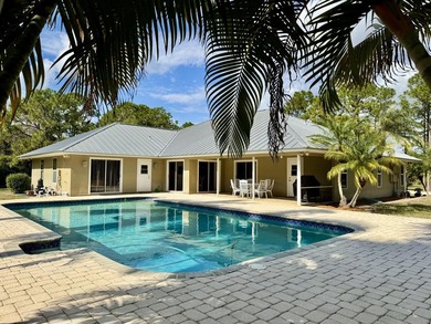 Original owner/builder of this superbly built home on 6.79 high - photo 1