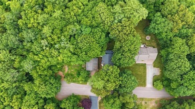 BEAUTIFUL CUSTOM BUILT HOME ON A CUL-DE-SAC WITH 1.6 ACRES OF - photo 11