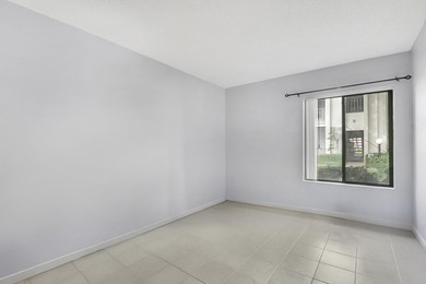 This charming 2 bed/2 bath 1st floor condo is ready for its next - photo 13