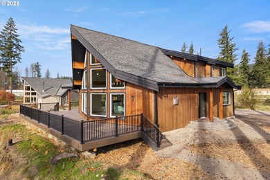 (private lake, pond, creek) Home For Sale in Gates Oregon