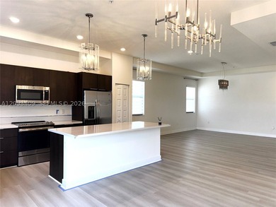 3/2 corner unit, Open Space, laminate wood floor through out - photo 4